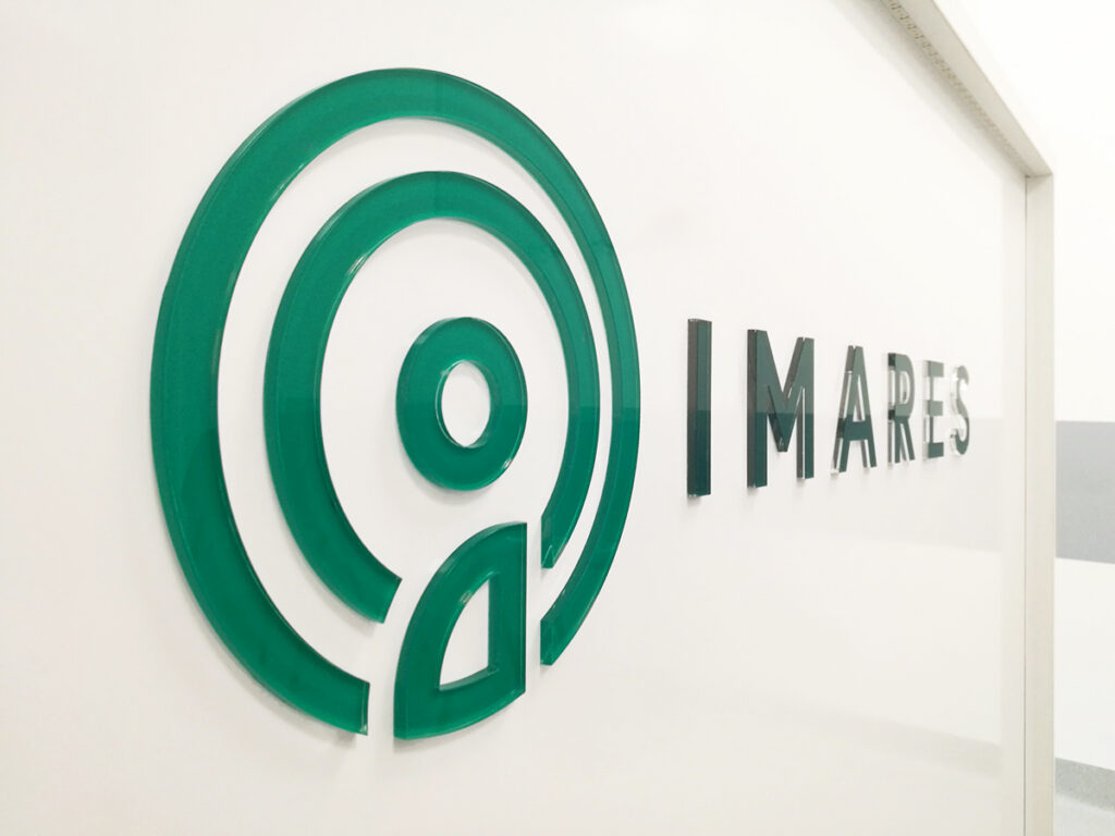 logo firmowe, oznakowanie firm, reklamy Kielce, logo na ladę, logo na ścianę